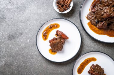 herb - Phuket Tayland geleneksel gıda tarzı ile domuz eti güveç