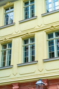 güzel pencere renkli duvar