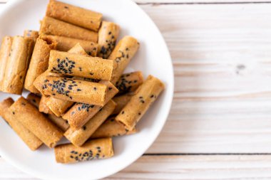 Taylandlı çıtır Hindistan cevizi roll - Tay tatlı snack