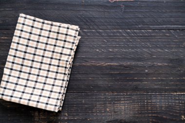 mutfak bezi (peçete) kopya alanı ile ahşap arka plan üzerinde