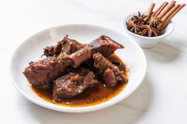 herb - Phuket Tayland geleneksel gıda tarzı ile domuz eti güveç