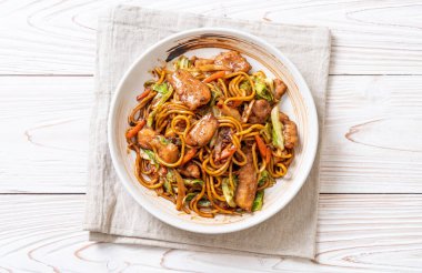 tavada kızartılmış yakisoba noodle pork - Asya gıda tarzı ile