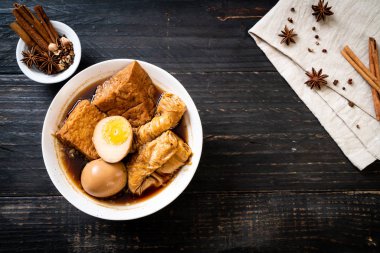 kaynamış yumurta çikolata sosu veya tatlı sos - Asya gıda