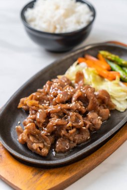 sıcak plaka - Asya tarzı domuz biftek dilimlenmiş