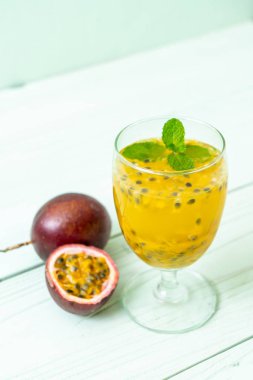 taze ve buzlu meyve suyu - sağlıklı içecek