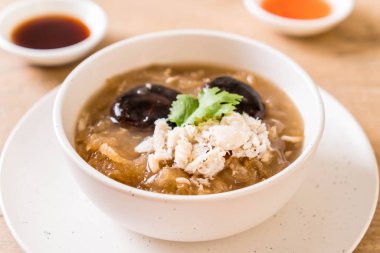 Yengeç kase kırmızı et suyu çorbası kızarmış balık Maw