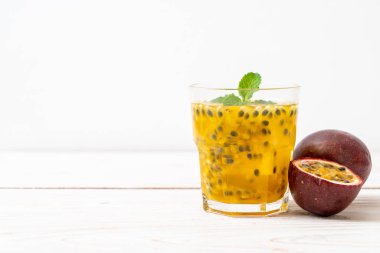 taze ve buzlu meyve suyu - sağlıklı içecek