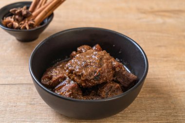 herb - Phuket Tayland geleneksel gıda tarzı ile domuz eti güveç