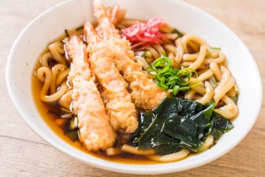 Japon usulü karidesli ramen eriştesi.