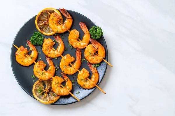 Grilled Tiger Shrimps Skewers Lemon Seafood Style — Stock Photo, Image