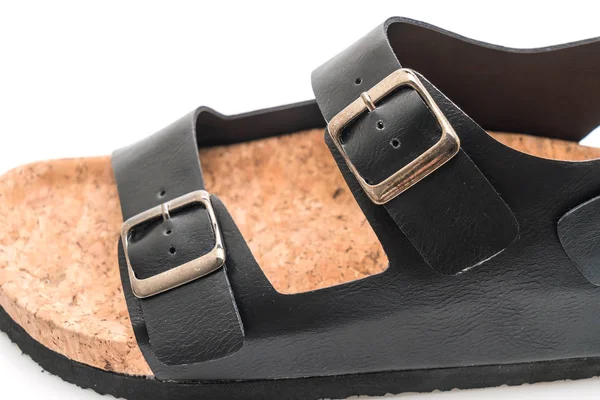 Beyaz arka planda izole erkek deri sandaletleri.