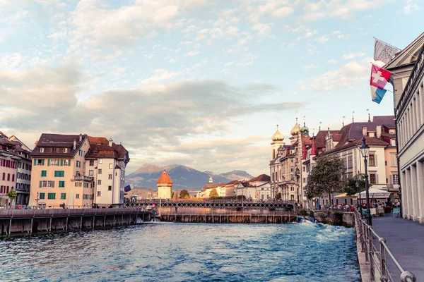 Centro Histórico Cidade Lucerna Luzern Com Famosa Ponte Capela Suíça — Fotografia de Stock