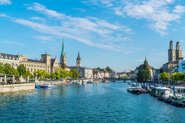 Zurique Centro Cidade Com Famoso Fraumunster Grossmunster Igrejas Rio Limmat — Fotografia de Stock