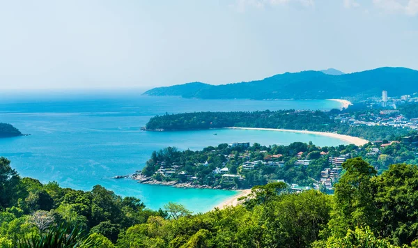 Tropikal plaj manzarası, Karon view Phuket, Tayland - tatil tatil kavramı üzerine gelin