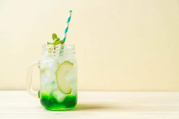 Green Apple Soda Wood Table — Stock Photo, Image