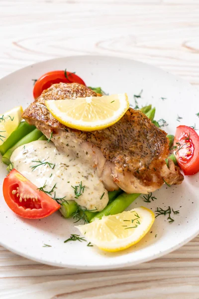 Bife Peixe Pargo Grelhado Com Vagetável — Fotografia de Stock