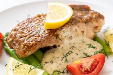 Izgara balık bifteği.