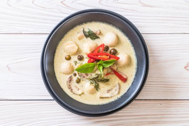 Balık top - Tay gıda ile yeşil köri