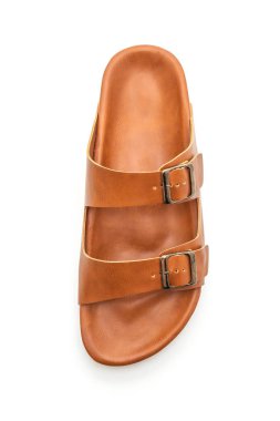 Erkekler beyaz arka plan üzerinde izole sandalet deri