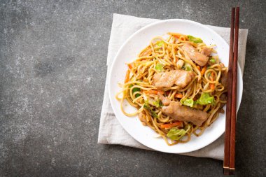 tavada kızartılmış yakisoba noodle pork - Asya gıda tarzı ile