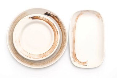 boş levha ve beyaz arka plan üzerinde izole kase