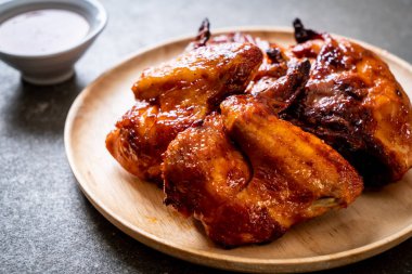 Masada ızgara ve ızgara tavuk.