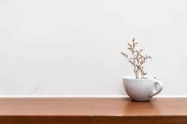 Vazo dekorasyonu ahşap bar Caspia çiçek kurutulmuş