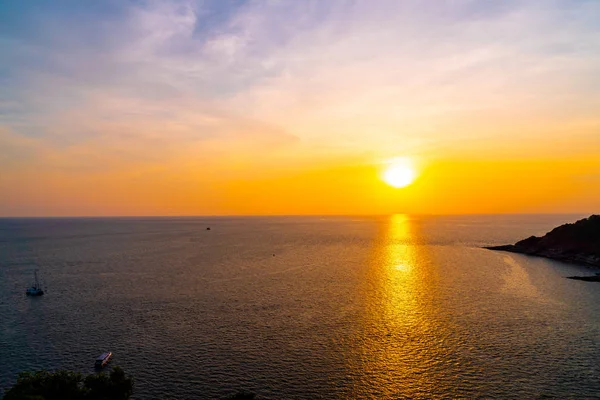 Όμορφη Λυκόφως Ηλιοβασίλεμα Ουρανό Θέα Στη Θάλασσα Και Ωκεανό Εφέ — Φωτογραφία Αρχείου