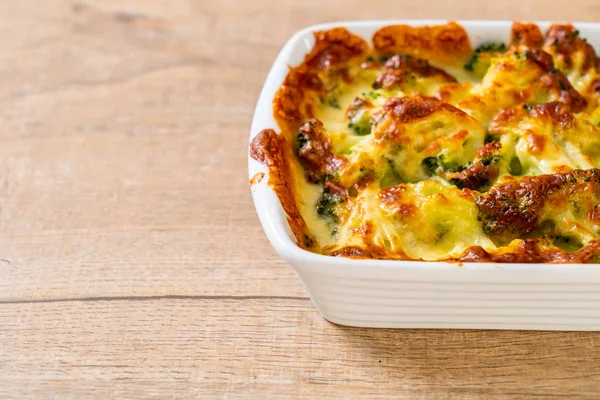 Gebackener Blumenkohl Und Brokkoli Gratin Mit Käse — Stockfoto