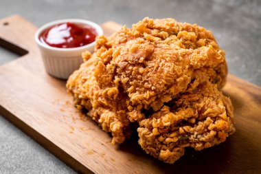 Kızarmış tavuk yemeği - abur cubur ve sağlıksız yemek