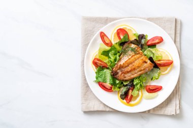 Izgara balık bifteği.