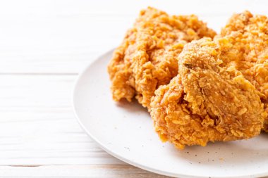 Kızarmış tavuk yemeği - abur cubur ve sağlıksız yemek