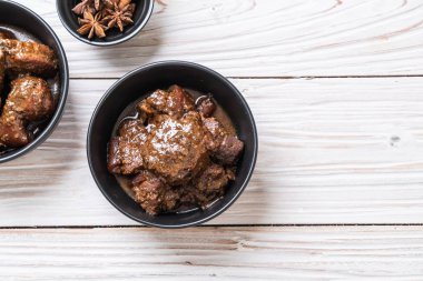 herb - Phuket Tayland geleneksel gıda tarzı ile domuz eti güveç