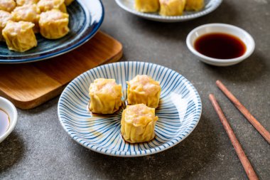 Karides Çince buğulanmış Dumpling sos ile