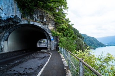 boş yol tünel İsviçre ile.