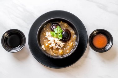 Yengeç kase kırmızı et suyu çorbası kızarmış balık Maw