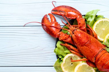 taze Haşlanmış istakoz sebze ve limon ile