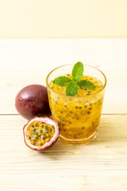 taze ve buzlu meyve suyu - sağlıklı içecek