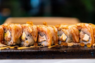 Somon Roll Suşi - Japon gıda tarzı