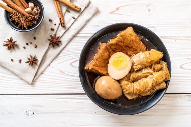 kaynamış yumurta çikolata sosu veya tatlı sos - Asya gıda