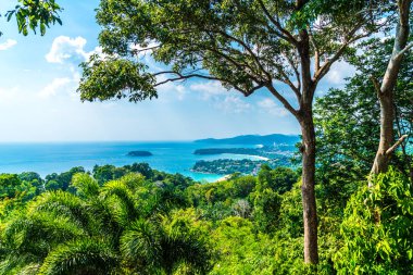Tropikal plaj manzarası, Karon view Phuket, Tayland - tatil tatil kavramı üzerine gelin