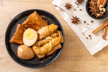 kaynamış yumurta çikolata sosu veya tatlı sos - Asya gıda