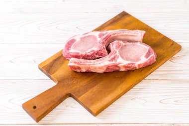 taze domuz pirzolası ham madde ile