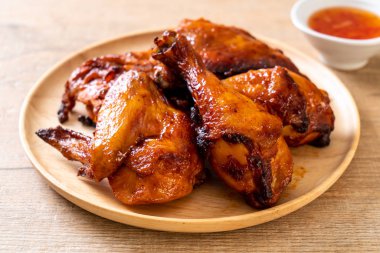 Masada ızgara ve ızgara tavuk.