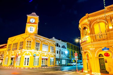 Phuket, Tayland, 18 Nisan 2018: Çin Portekiz tarzı eski binalar ile eski şehir Phuket Tayland Phuket çok ünlü bir turistik yer.