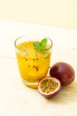 taze ve buzlu meyve suyu - sağlıklı içecek