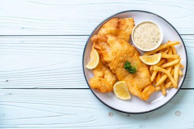 Balık ve patates kızartması. Sağlıksız yiyecekler.