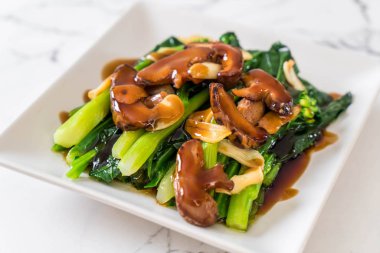 Sarımsaklı istiridye soslu kızarmış Hong Kong Kale heyecan