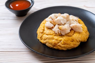 omlet Yengeç eti ve chili sos ile