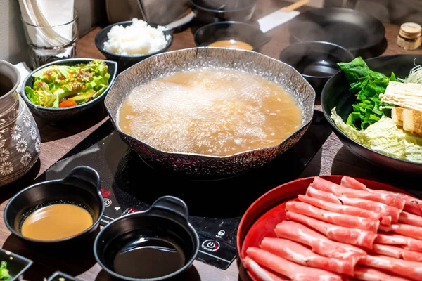 日本涮涮锅和寿喜烧 日式食品 — 图库照片